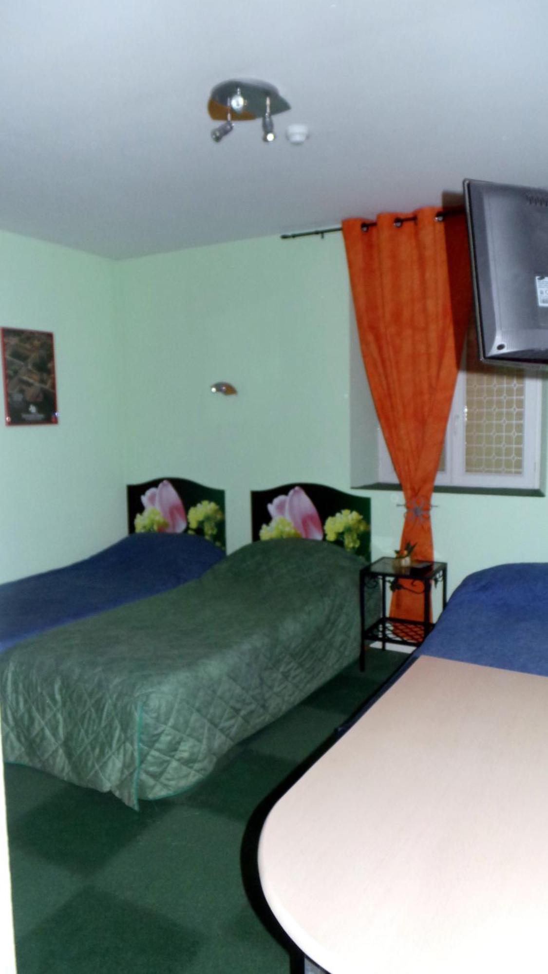 Hotel Le Gambetta Carmaux الغرفة الصورة