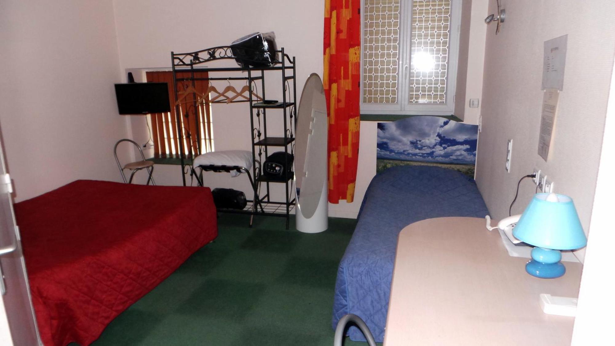 Hotel Le Gambetta Carmaux الغرفة الصورة