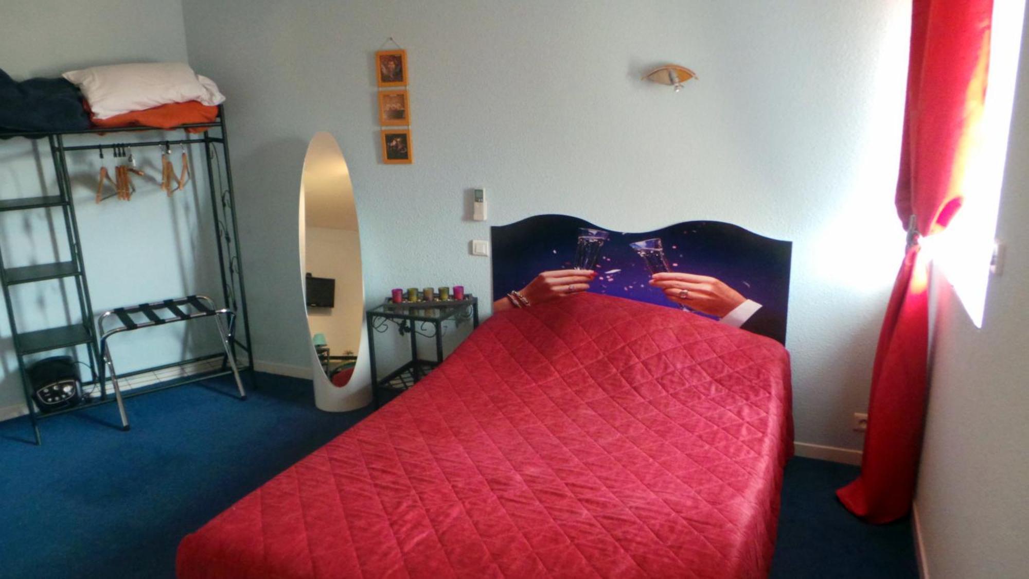 Hotel Le Gambetta Carmaux الغرفة الصورة