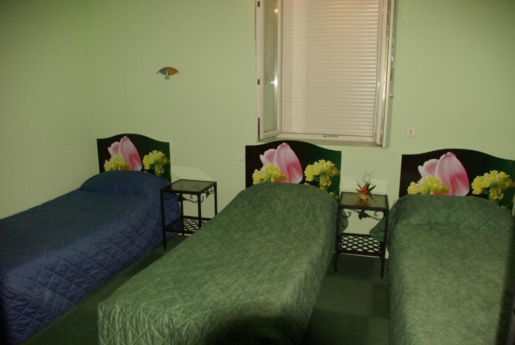 Hotel Le Gambetta Carmaux الغرفة الصورة
