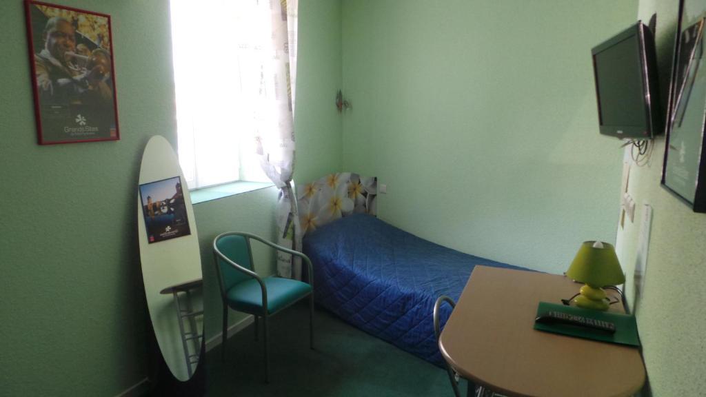 Hotel Le Gambetta Carmaux الغرفة الصورة